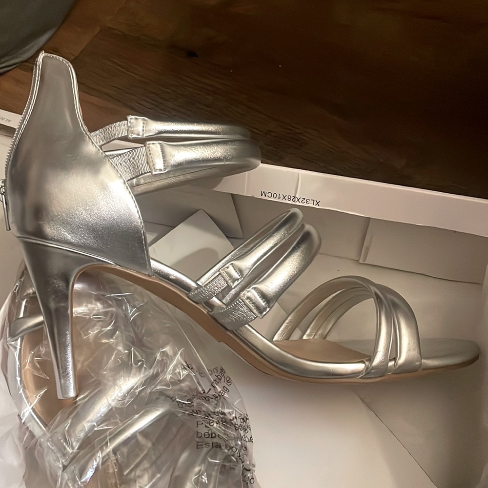 size 12 silver pumps